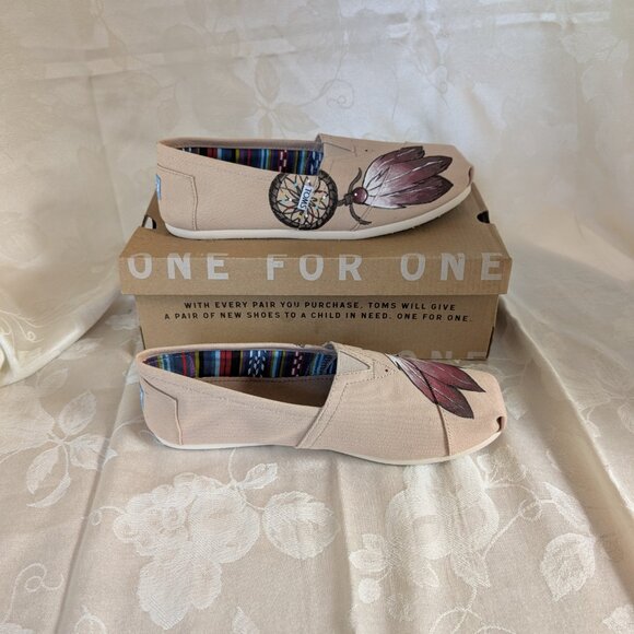 Like New TOMS Dream catcher & feather painted Alpargata Classic Shoe - Picture 3 of 10